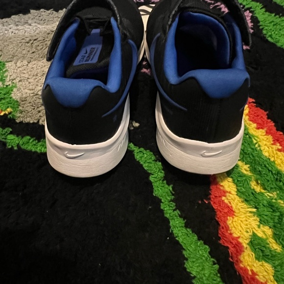 Nike shoes 11.5c - Picture 3 of 5